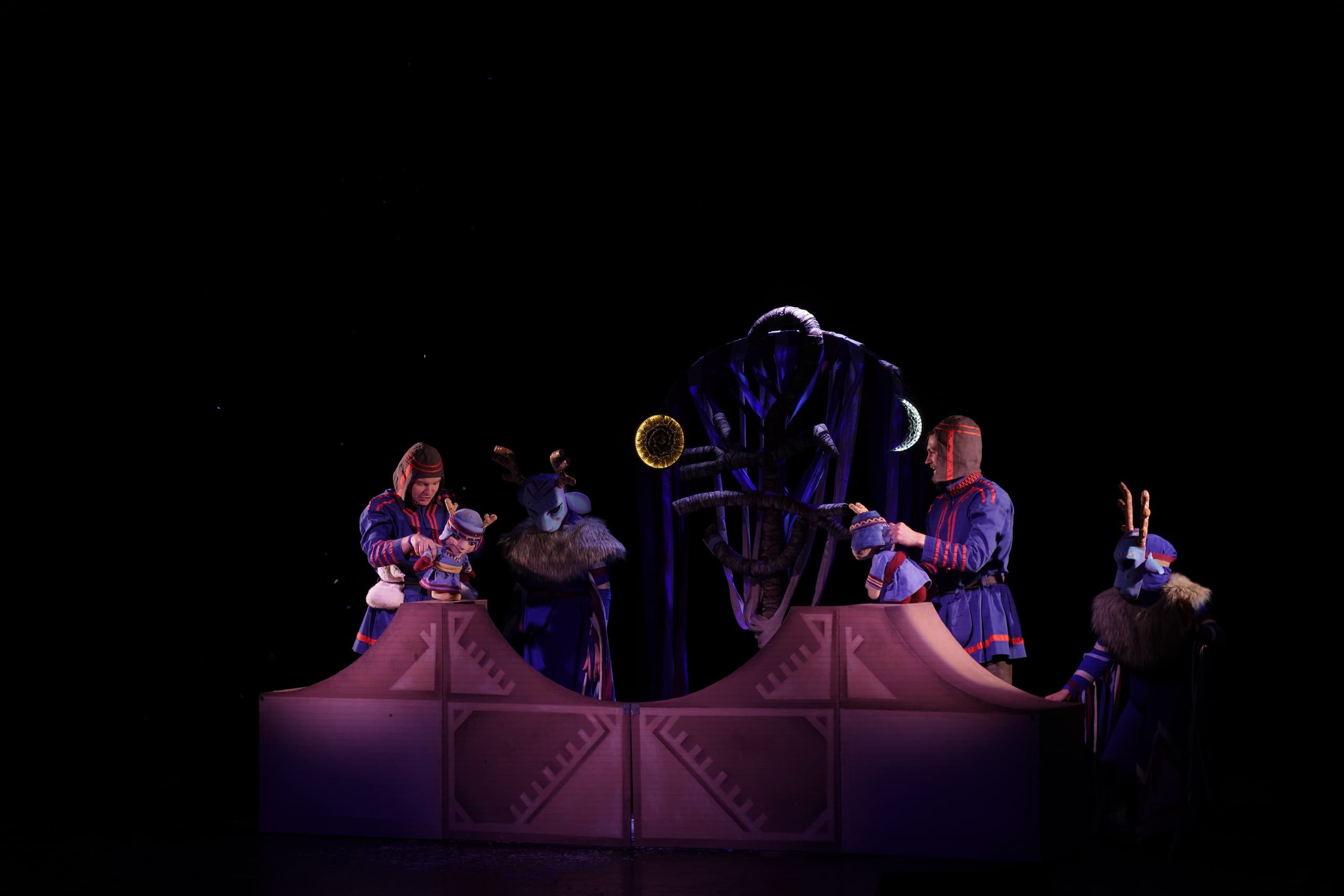 Олень с золотыми рогами (Театр кукол)