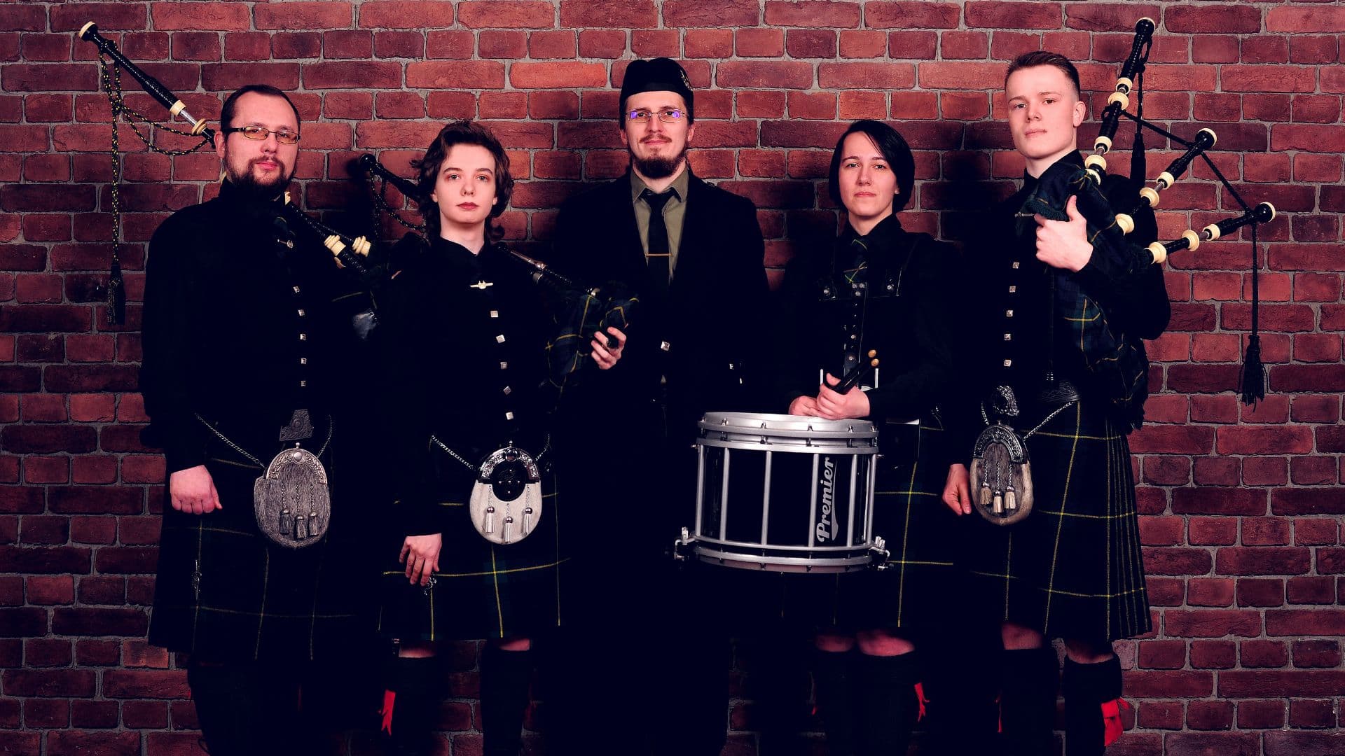 Волынки и барабаны в оранжерее при свечах (Оранжерея Таврического сада)