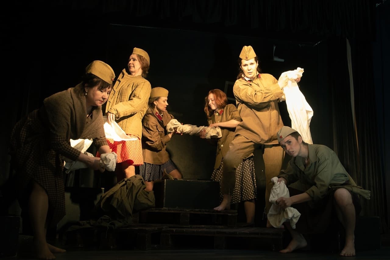 Хохолок на еловых шишках. Память нашего двора (Общественно-культурный центр «На Пушкинской»)