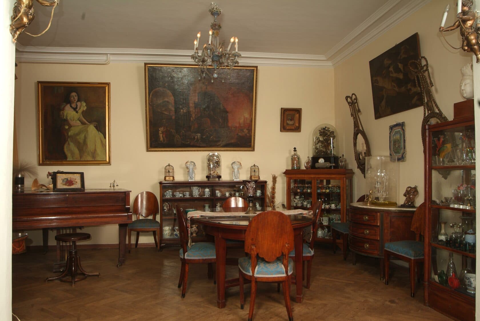 Экскурсия на русском жестовом языке. В гостях у Сергея Образцова (Музей-квартира Образцова)