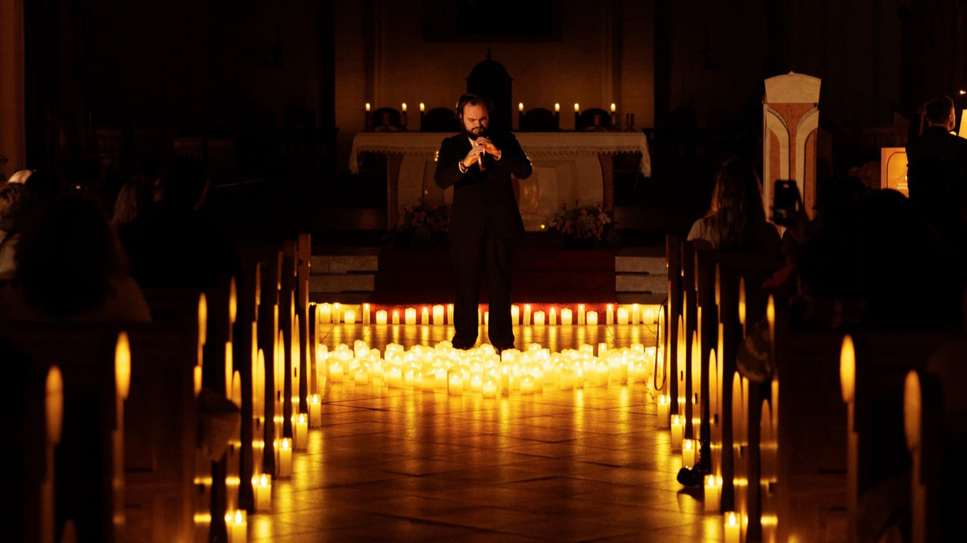 Орган и дудук при свечах (Приход святой Екатерины)