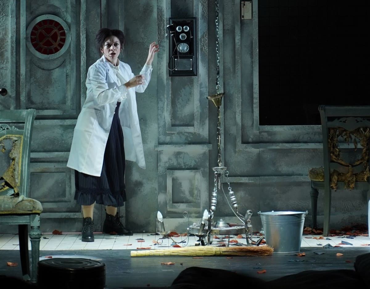 Поднимите трубку (Русский театр драмы им. Горького)