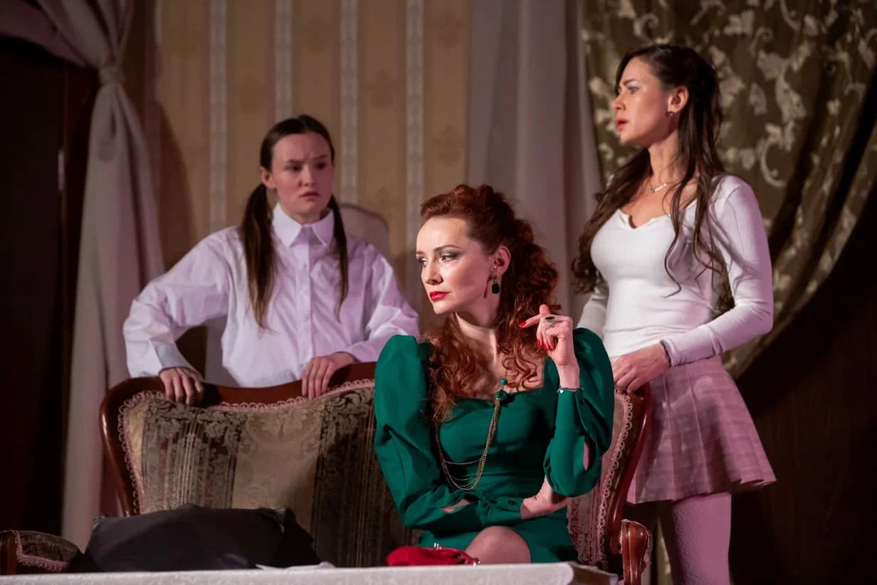 Восемь любящих женщин (Театр-студия Всеволода Шиловского)