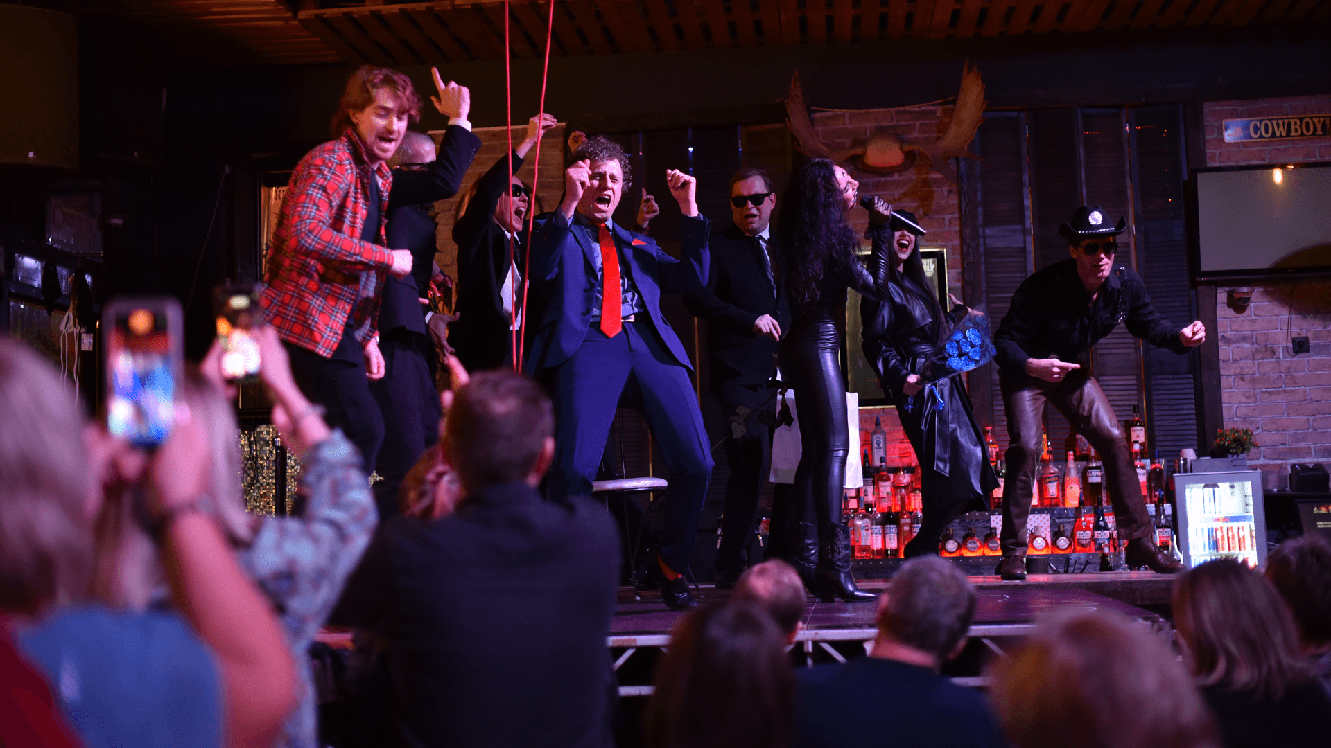 Тень в большом городе (Coyote Ugly / Гадкий койот)