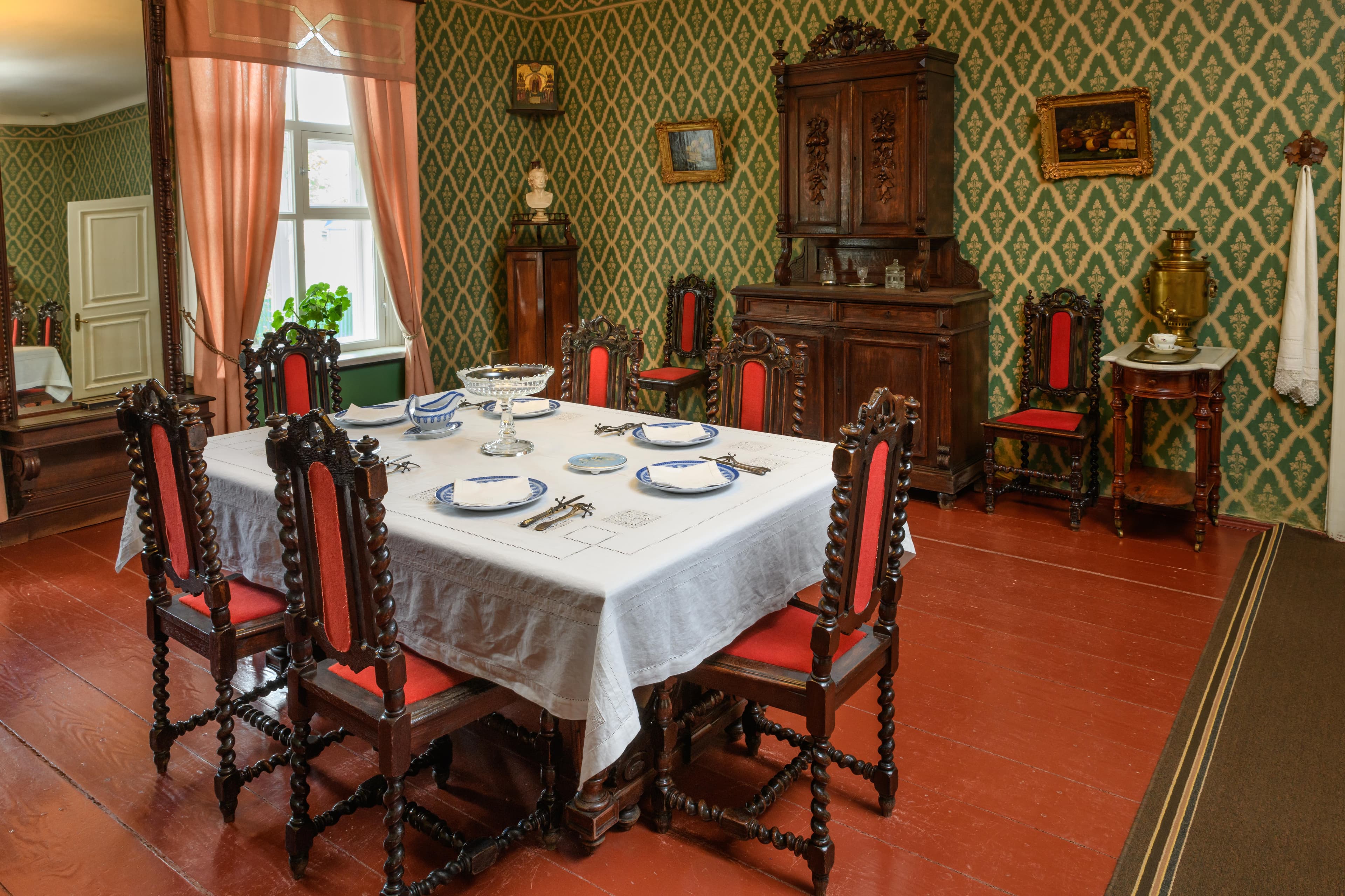 В гостях у Фёдора Михайловича (Дом-музей Достоевского)