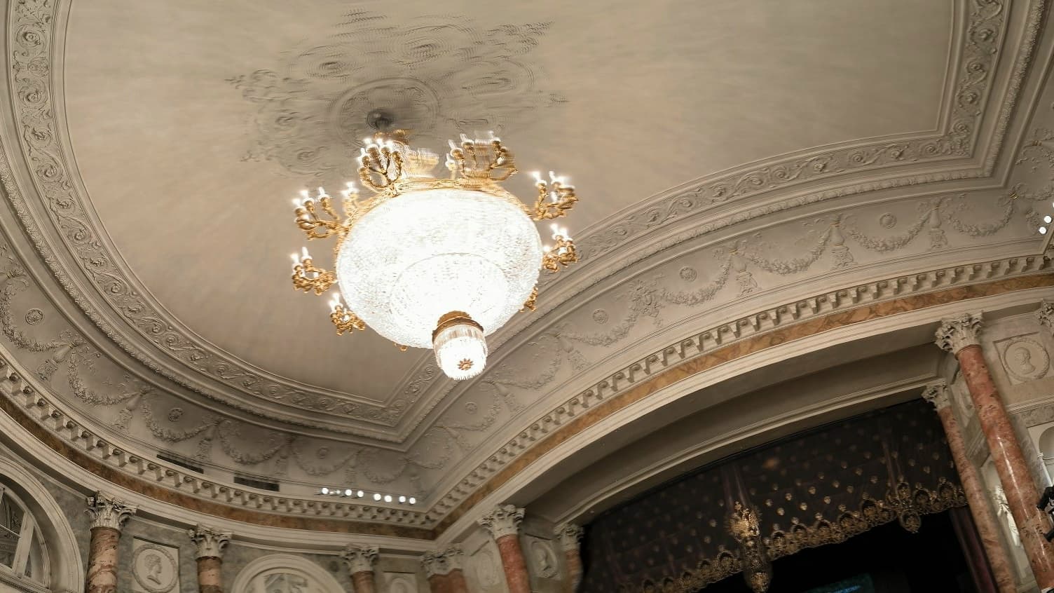 Иван Чечот. Эрмитаж и театр (Большой итальянский просвет Эрмитажа)