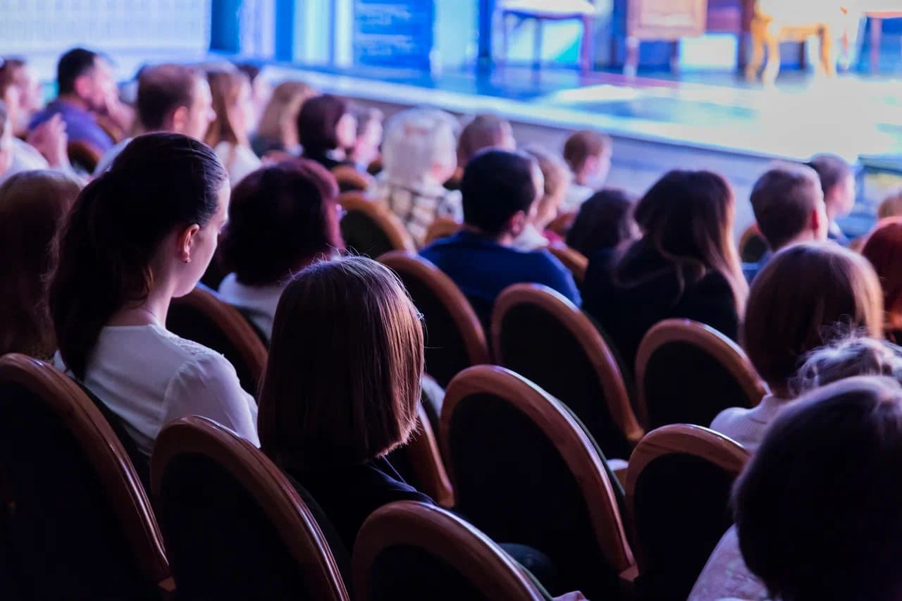 Дом вверх дном, или Четверо под одеялом, не считая служанки (Дом актёра)