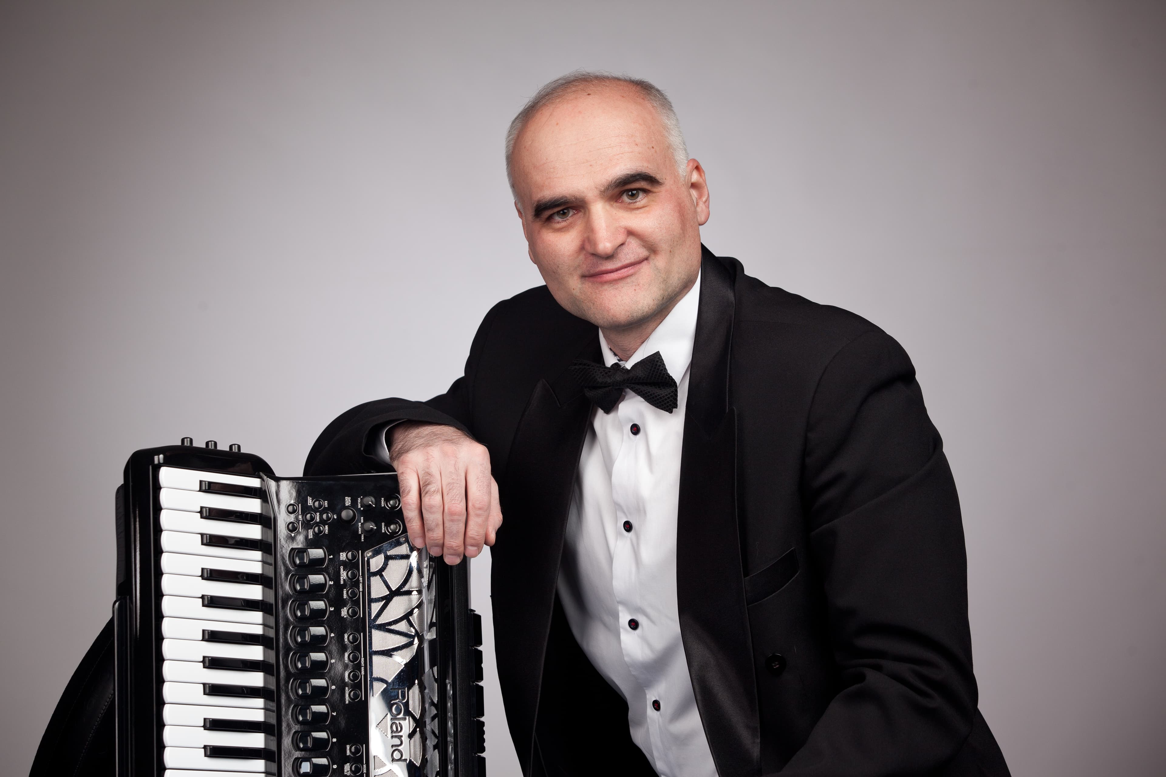 Павел Мангасарян и Манго-бэнд. Поп-вокал сторис (Дворец культуры)