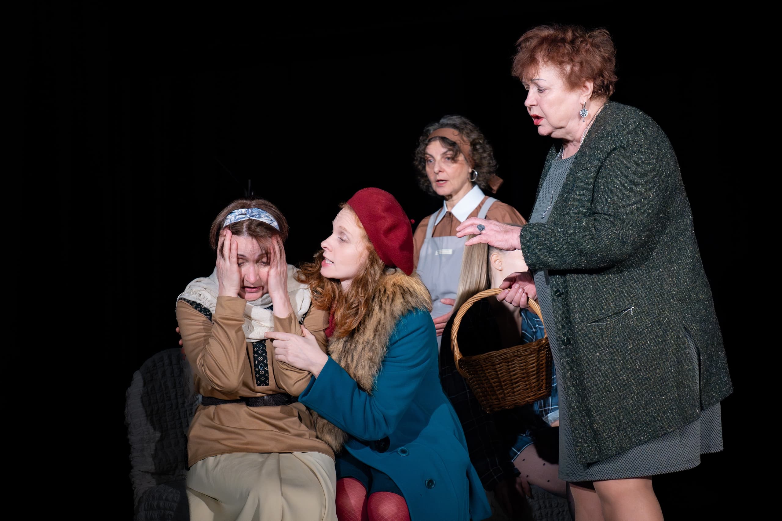 Восемь женщин (Театр драматических импровизаций)