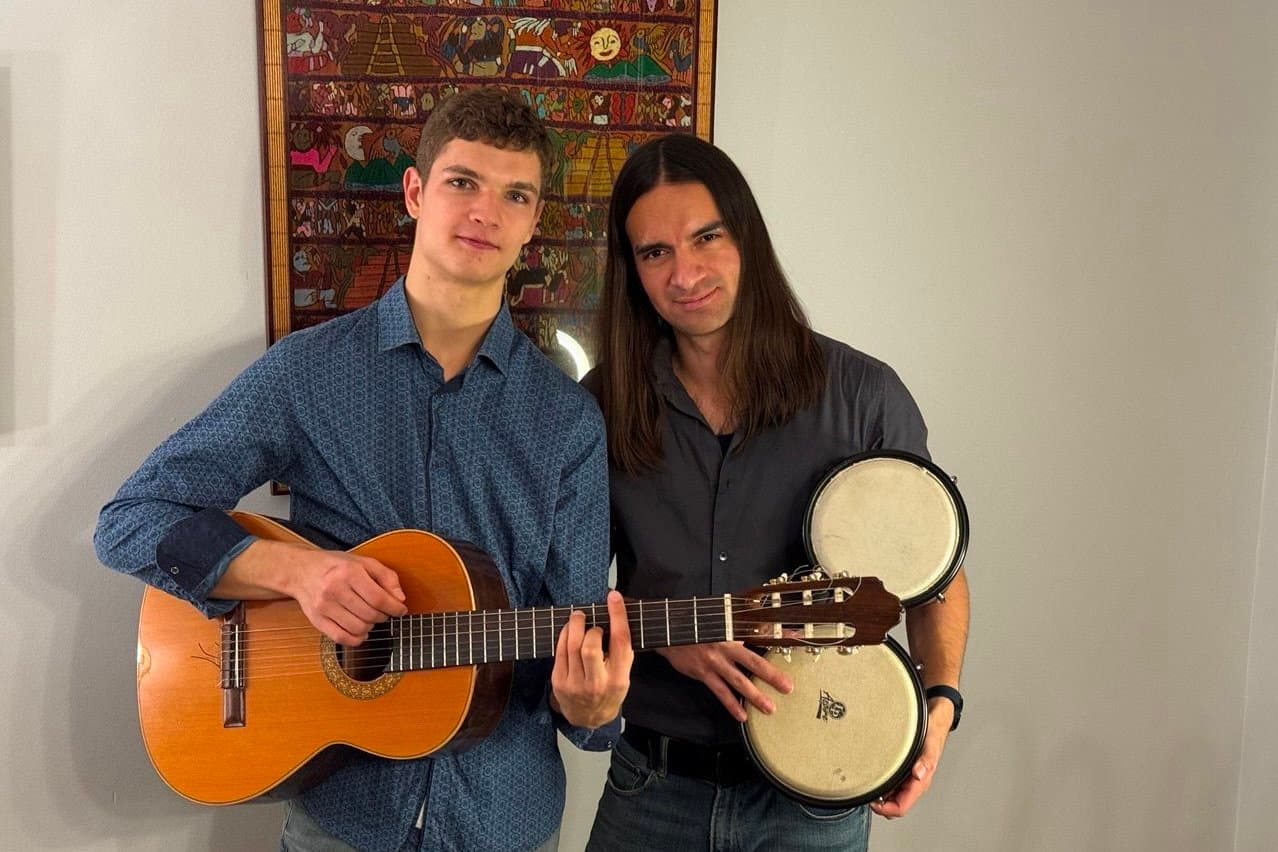 Музыка без границ: хиты на 4-х романских языках (Библиотека иностранной литературы)