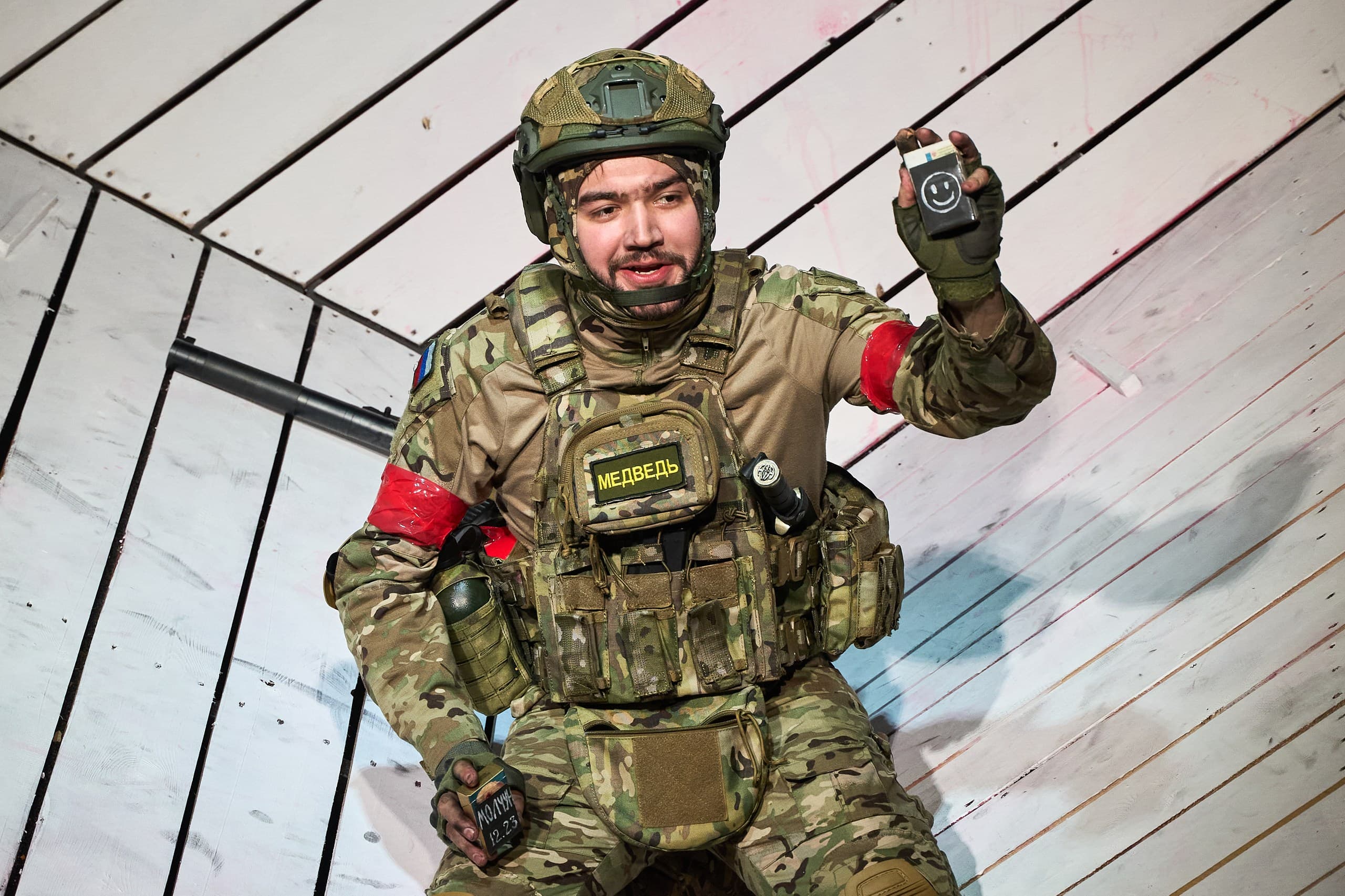 Медведь (Драматический театр)