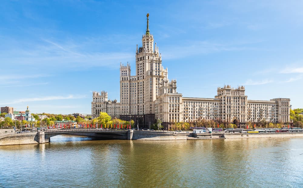 Обзорная водная прогулка на комфортабельном теплоходе от Новоспасского моста (Историческая прогулка с гидом от Новоспасского моста)