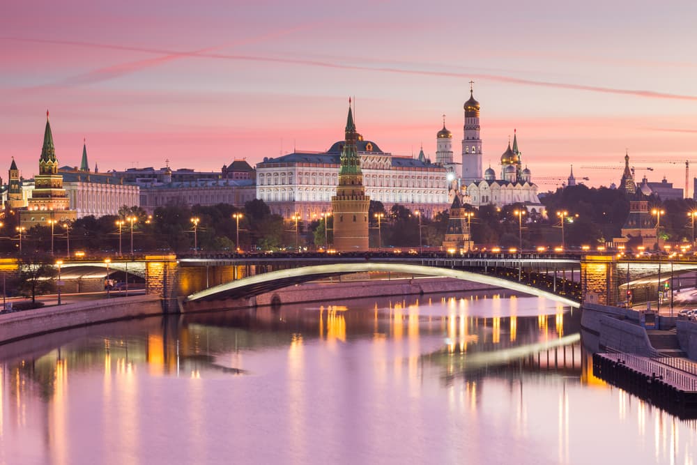 Вечерняя Москва в огнях: речная прогулка с ужином и дискотекой (Вечерняя Москва в огнях: прогулка с ужином и дискотекой от Крымского моста)
