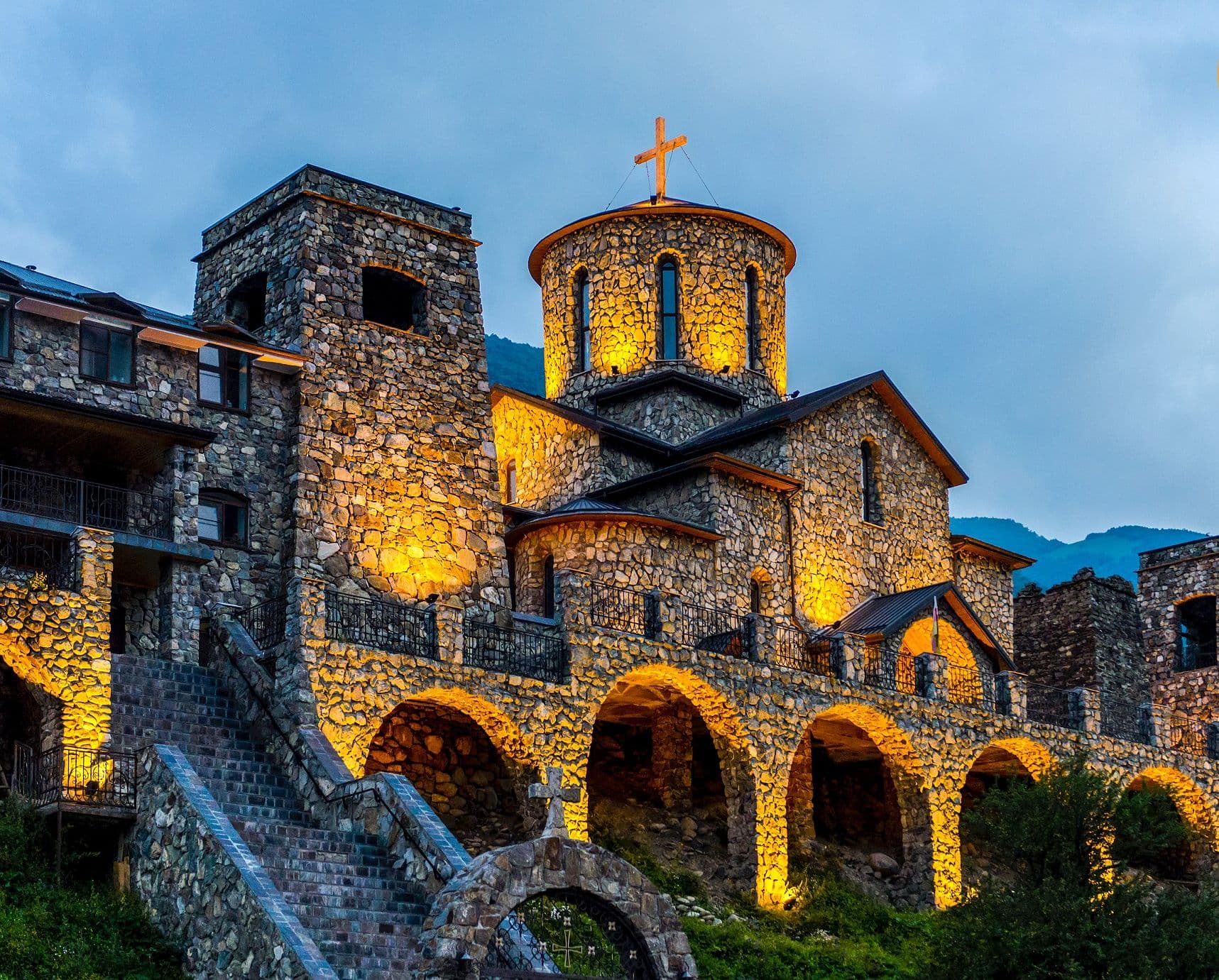 Древняя земля Осетии: Даргавс и Кармадонское ущелье (Древняя земля Осетии: история в веках)