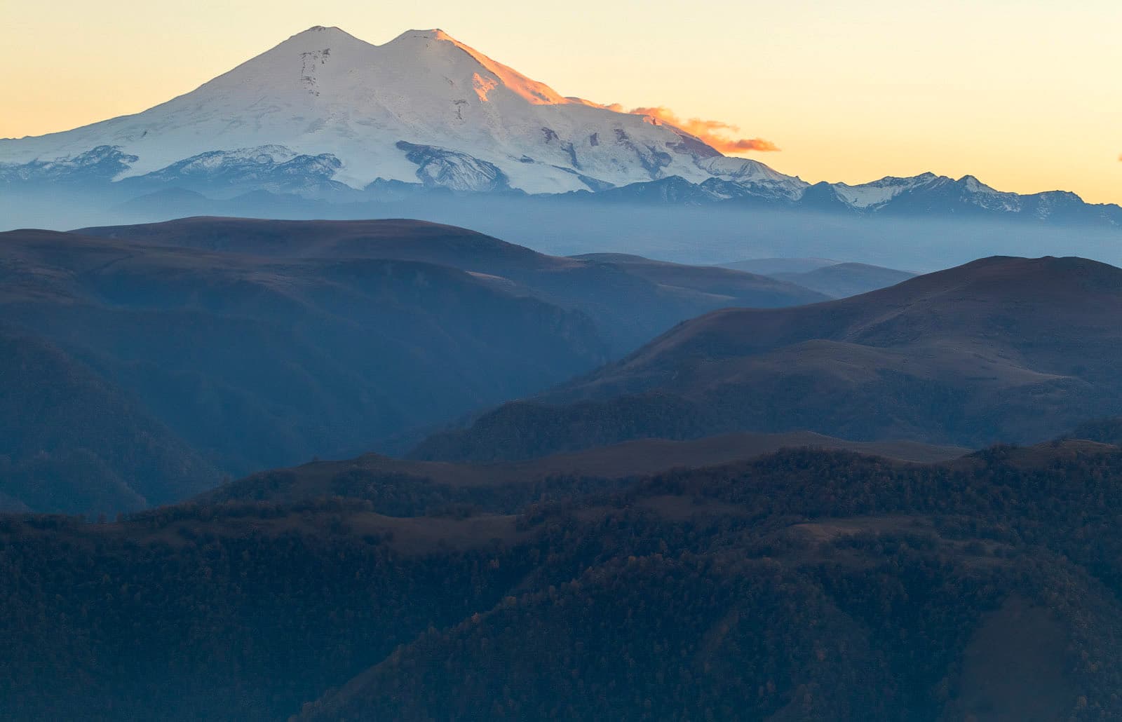 Плато Бермамыт на рассвете (Русская Исландия — плато Бермамыт)