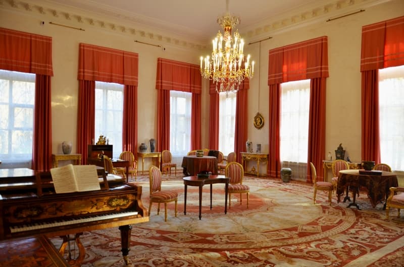 В Пушкин — Два дворца: Екатерининский и Александровский (Пушкин. Два дворца: Екатерининский и Александровский)