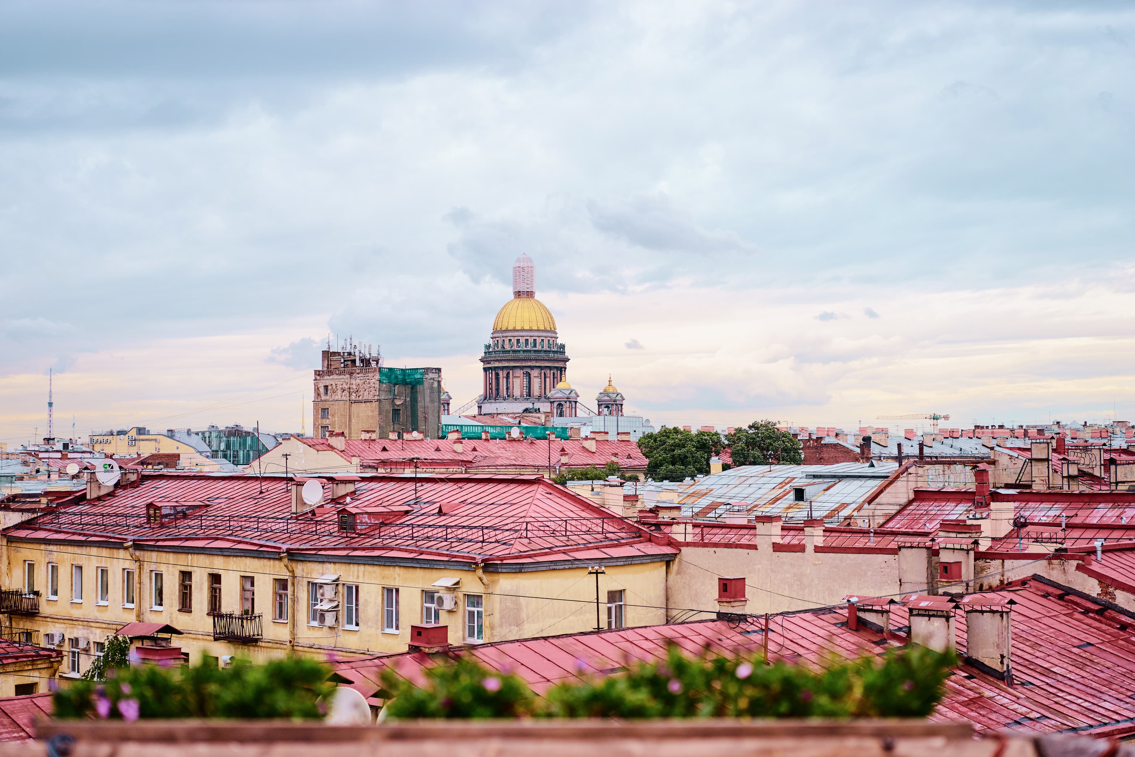 Легендарные дворы и парадные Петербурга. Подъём на безопасную крышу (Легендарные дворы и парадные Петербурга. Подъём на безопасную крышу)