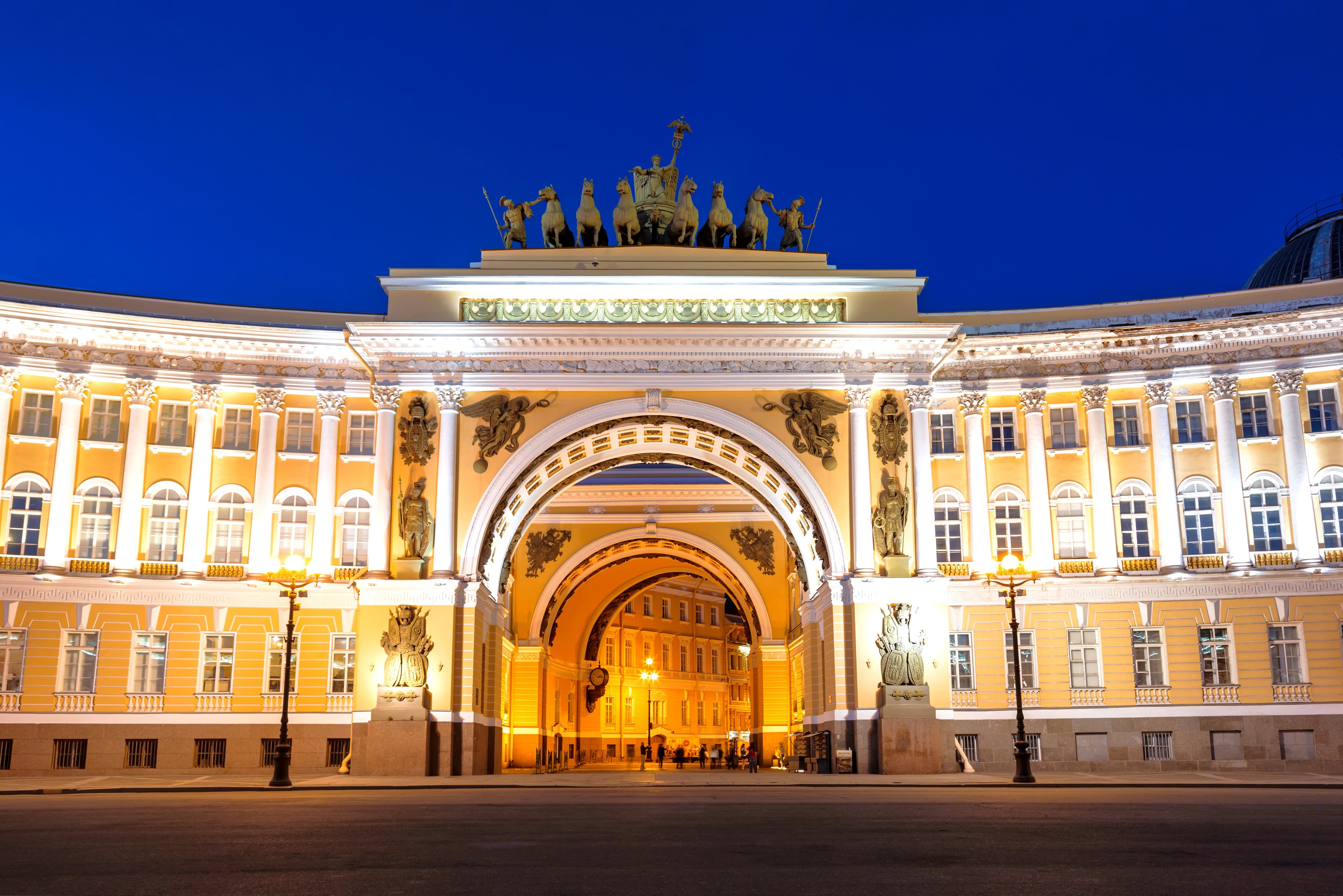 Старинный и современный Петербург (От Дворцовой площади до Лахта Центра: старинный и современный Петербург)
