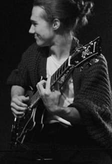 Виниловый джаз. Тихон Клюкин (гитара) и Варвара Босулаева(клавиши, вокал)