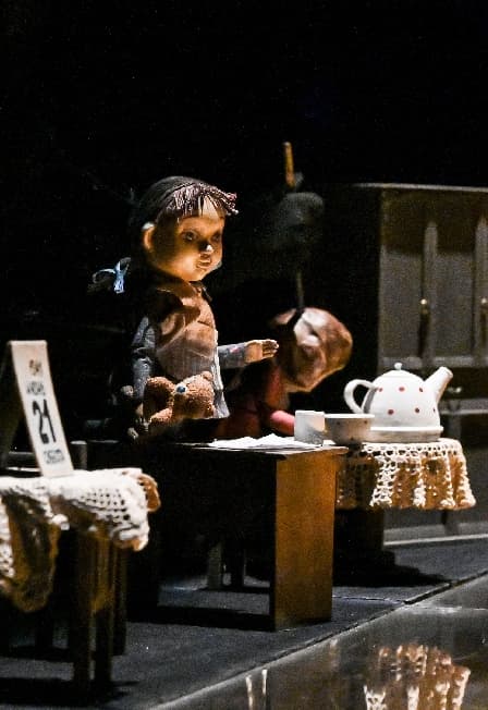 Мама, папа и я, Люся