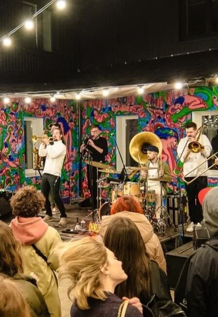 Музыкальный фест Groove Street Dance Battle. Открытие Летнего двора Музея Андеграунда и Летней веранды бара «Вечно Молодой»