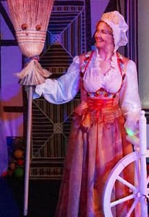 Фрау Холле, или Госпожа метелица