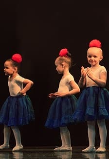 Посещение занятий (2 раза в неделю) в подготовительной группе Радостята ансамбля народного танца Радость