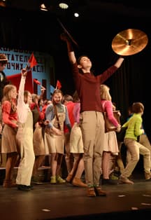 15 старых чемоданов и одна страна