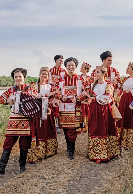 Кубанские казаки на ярмарке. Музыкально-театрализованное представление ГКА "Ивушка"