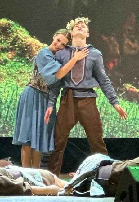 Строим лучший мир, танцуя. Отчетный концерт Народного ансамбля танца "Форсаж"