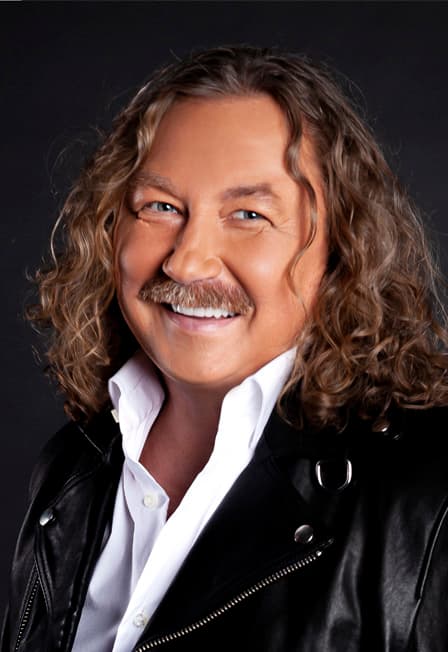 Игорь Николаев