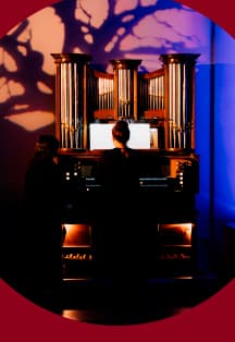 «Орган и свечи. Музыка великих: Микаэл Таривердиев. Ирония судьбы, Семнадцать мгновений весны, Король‑олень»