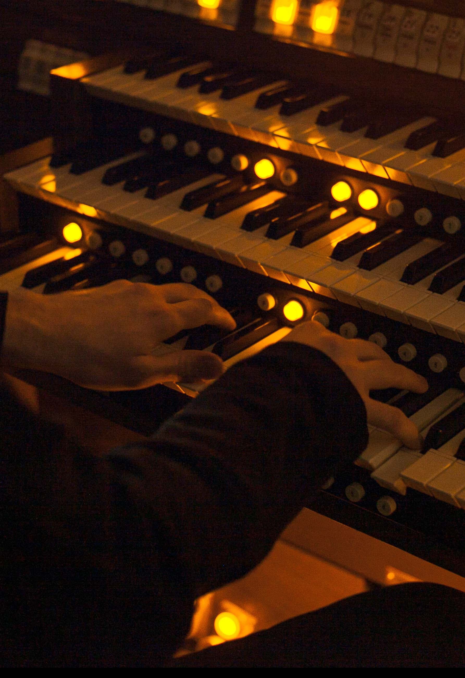 «Органные вечера в Люблино при свечах: Великие Мастера» Орган. Скрипка. Голос