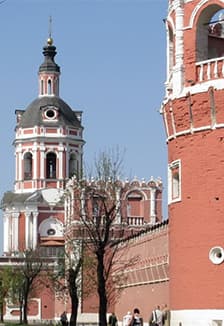 Древняя обитель: экскурсия по территории Донского монастыря с посещением усыпальницы Голицыных и подъемом на башню