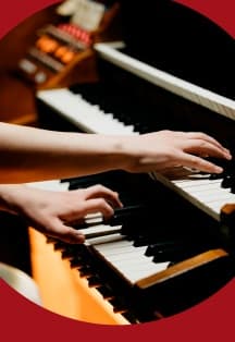 «Концерт при свечах. Бах. Токката и фуга ре минор. Моцарт. Маленькая ночная серенада. Григ. В пещере горного короля»