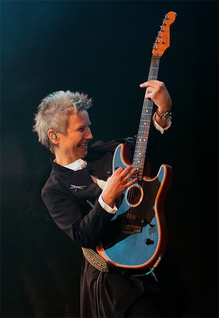 Сурганова и Оркестр. Тёплый весенний концерт