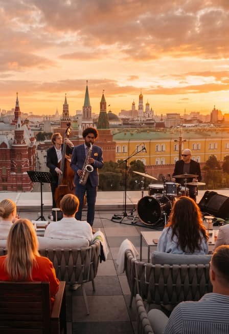 Винтажный джаз Манхэттена 60-х на крыше The Carlton с видом на Кремль. Калифорнийская звезда джаза Armir Lee, импровизации Нью-Йорка и парящие сады над Москвой.