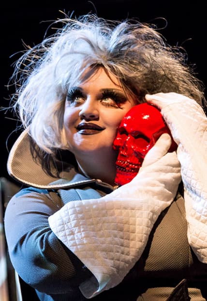 Лес, ведьма и горящий шкаф