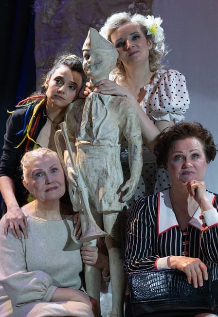 В ожидании его