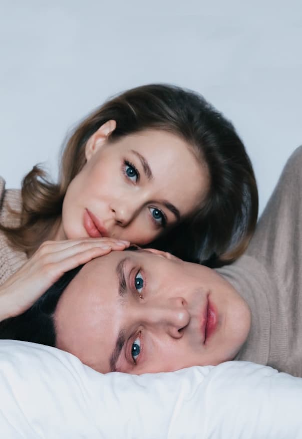 Двое на качелях