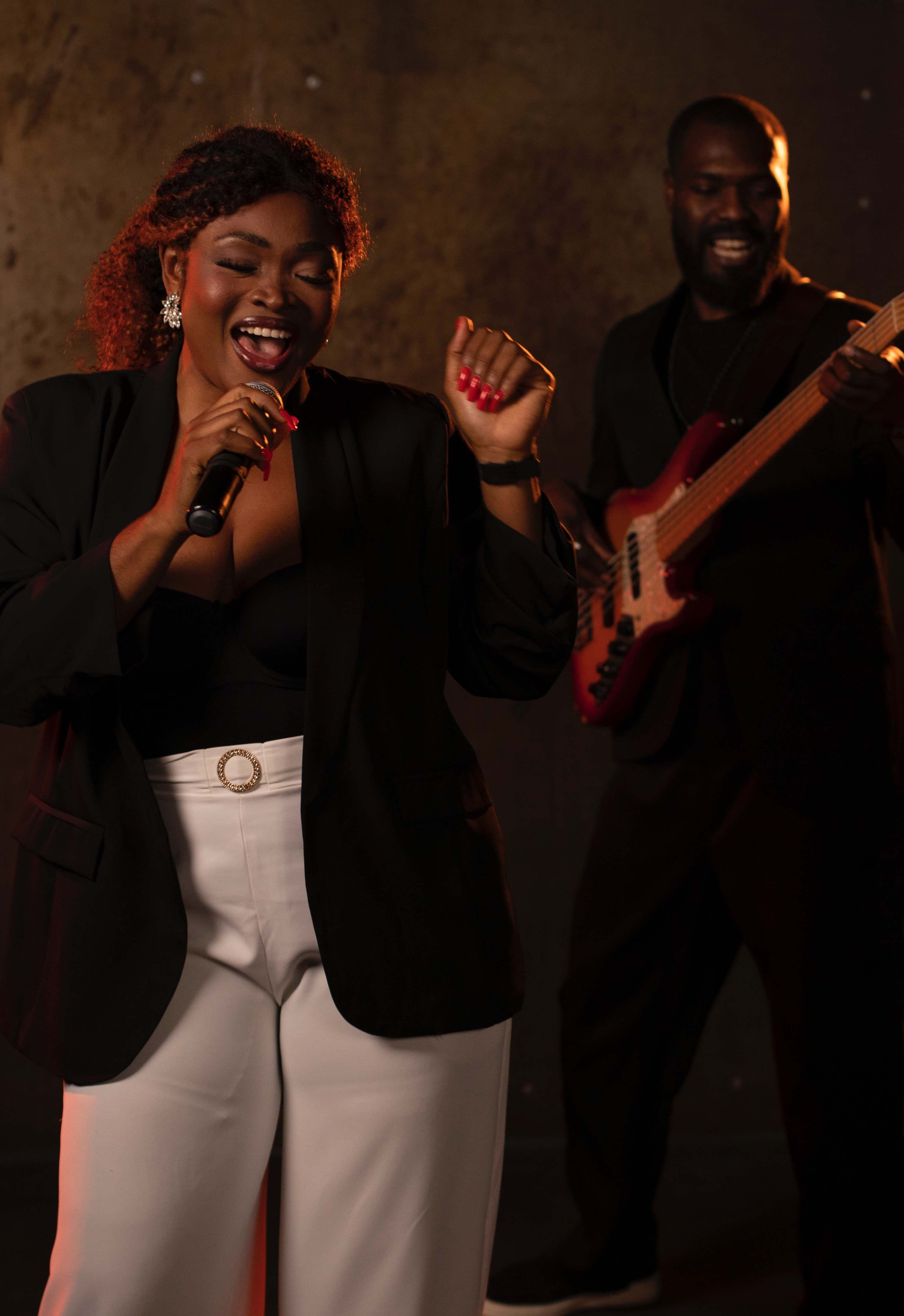 Винтажный джаз на панорамной крыше при свечах с джазовой звездой Джиа и Алгоритм бэнд!