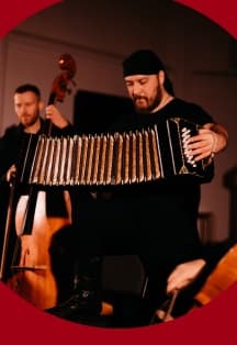 «Лето в Буэнос Айресе - время танго. Орган, бандонеон, скрипка и рояль при свечах»