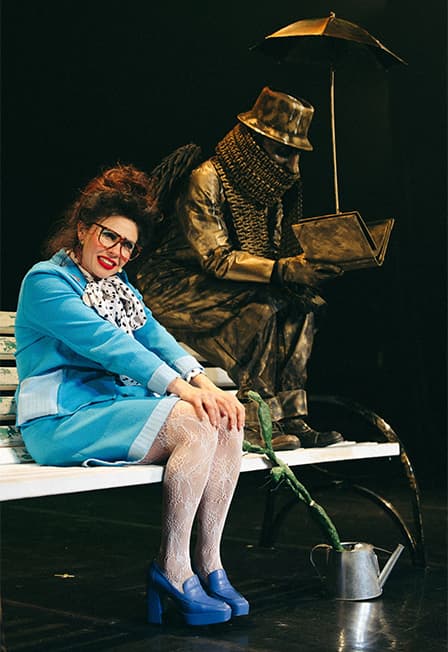 Фонарь. Скамейка. Урна