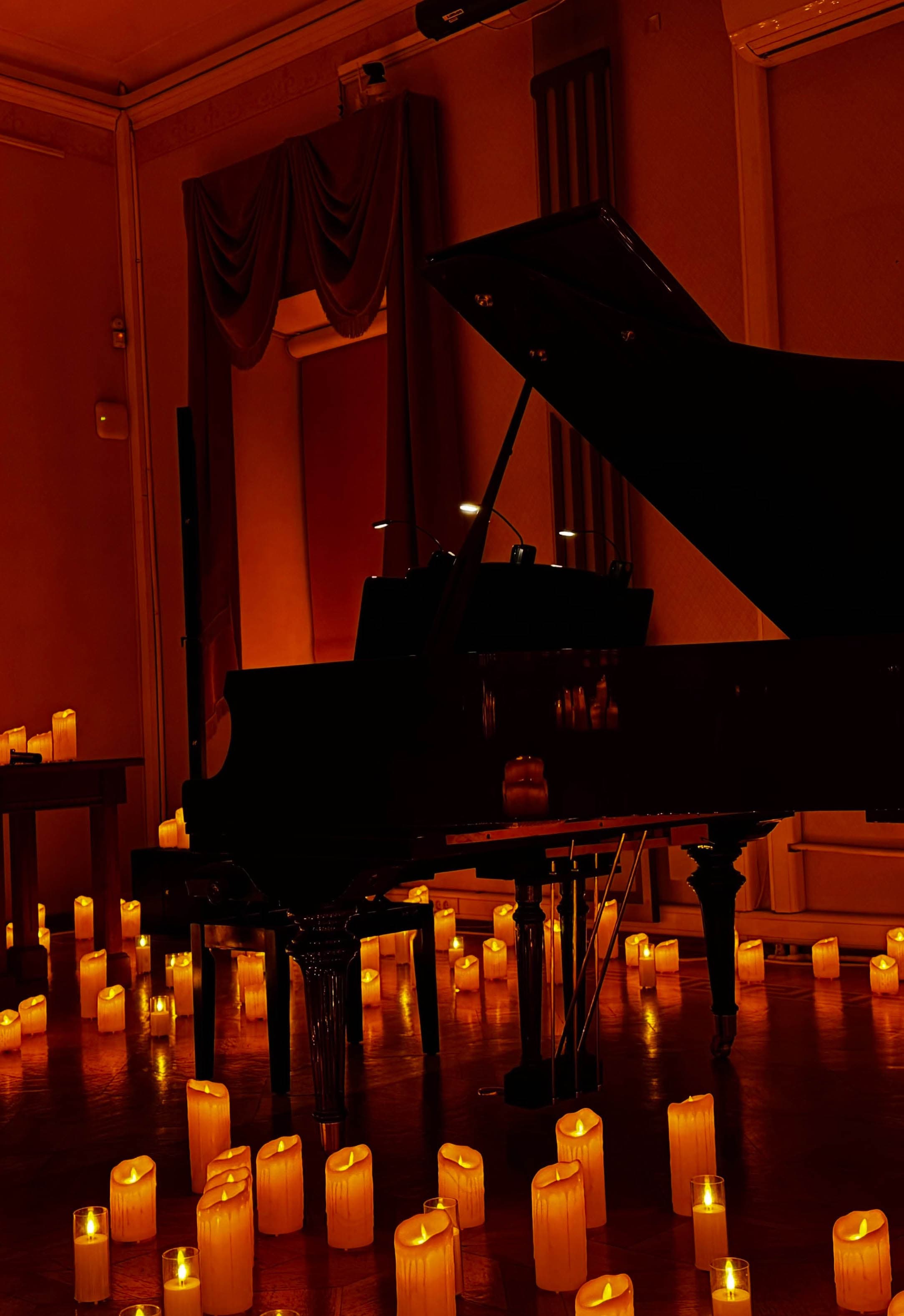 От Пьяццоллы до Summertime: флейта, саксофон, дудук и рояль при свечах.