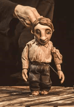 Жена мужа в Париж провожала