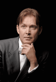 Народный артист России Олег Погудин. "Нам дороги эти позабыть нельзя..."