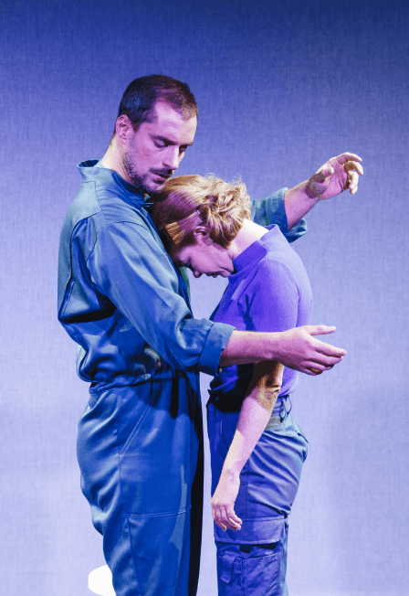 Заходит андроид в бар