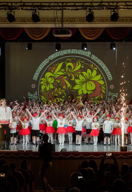 Ежегодный отчетный концерт Народного Образцового песенно-танцевального коллектива Хохломские узоры