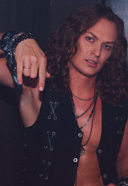 "Музыкальные сокровища 90-х" - сольный концерт Евгения Егорова в Новосибирске