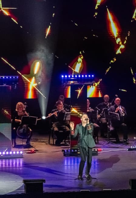 Легендарные хиты Depeche Mode "Enjoy the Symphony" Show с оркестром